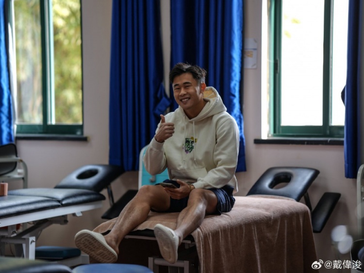  Everything will be fine！戴偉浚曬機場(chǎng)照暗示將手術(shù)：很快再見(jiàn)