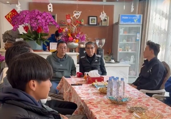  徐根寶寄語(yǔ)申花球員：世界杯出線(xiàn)才是硬道理，要為國家隊爭取榮譽(yù)