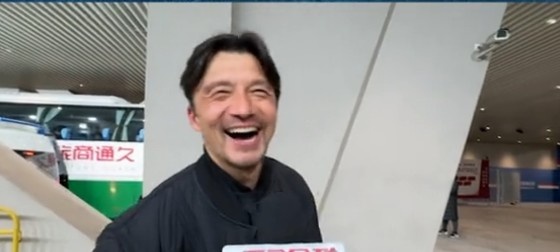  帶孩子和帶球隊哪個(gè)更累？謝暉笑言：都累，但帶孩子更累
