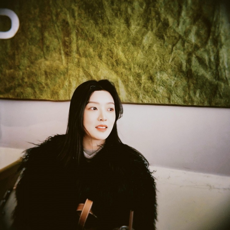  很好看！付豪女友更新社媒曬美照：最近很愛(ài)