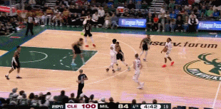  舉火燒天！阿倫順下暴力隔扣大洛 騎士轟出一波13-0打停雄鹿