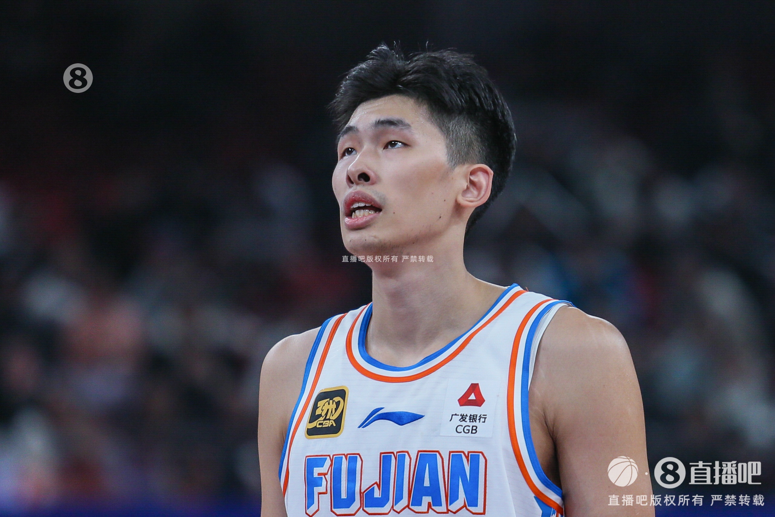  厲害！鄒陽(yáng)出戰42分鐘 13投6中攬下17分19板3斷3帽