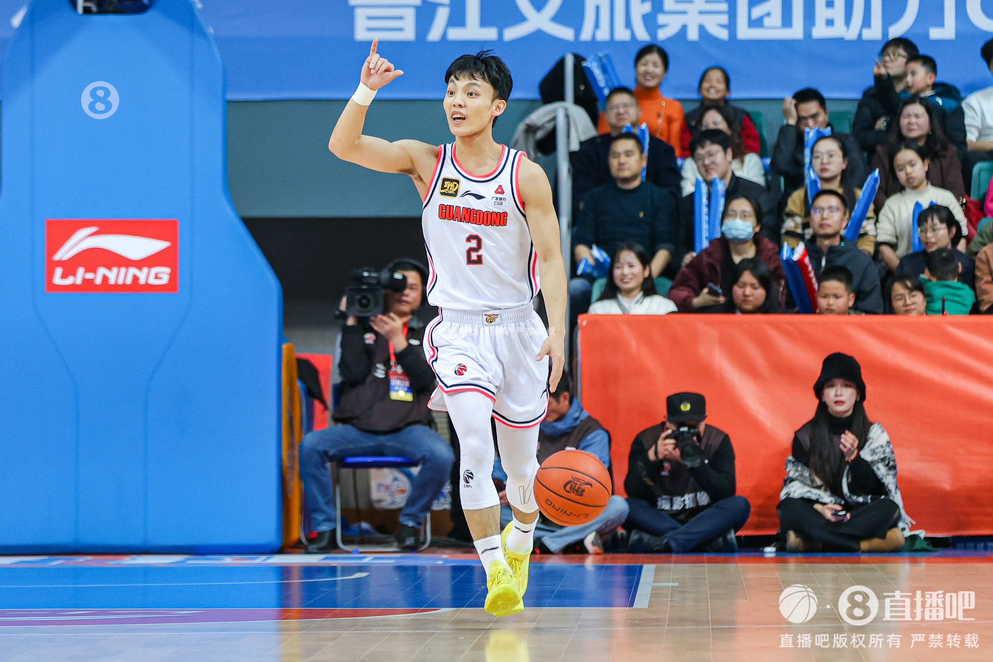  難得打這么短時(shí)間！徐杰32分鐘11中6拿到17分3板7助 正負值+36